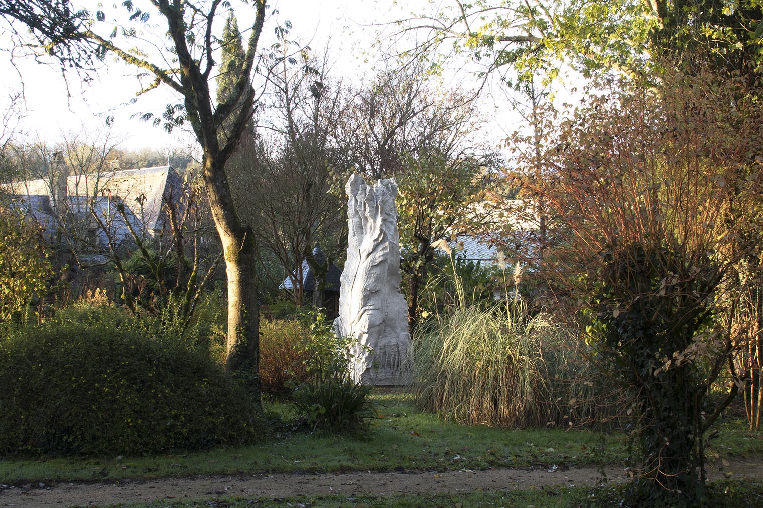 Paysage mental, calèche, plâtre, 390x118x125 cm, 2025, Hugo Bel, artsite, sulpture, installation