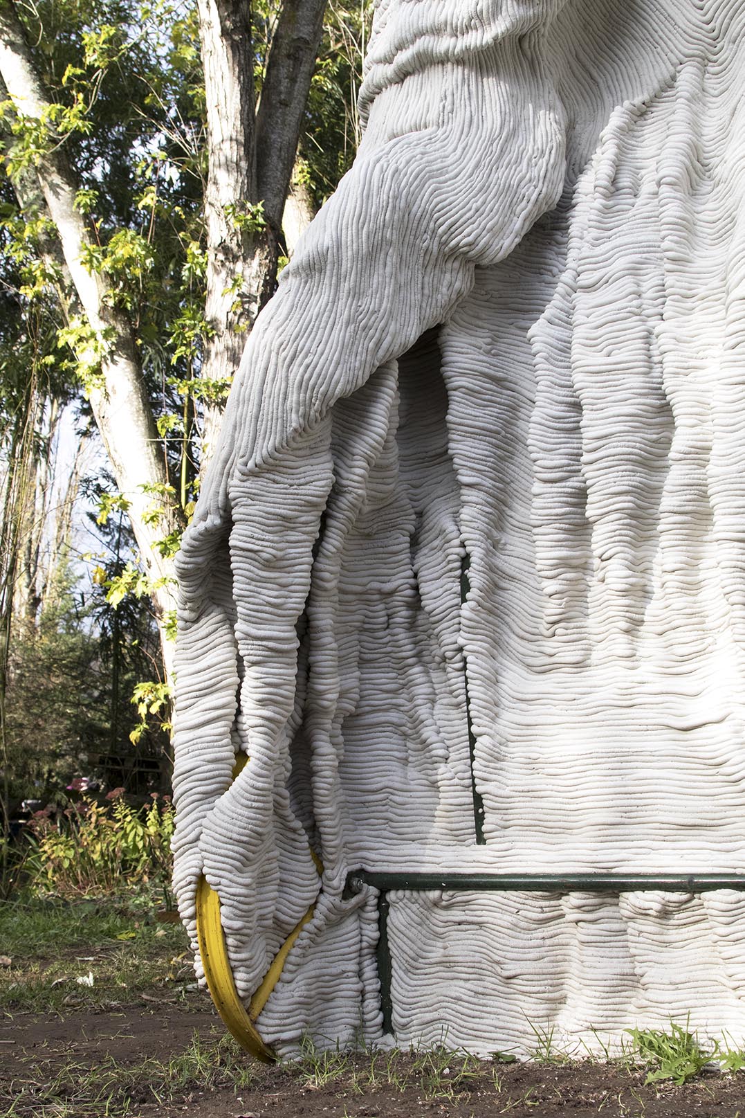 Paysage mental, calèche, plâtre, 390x118x125 cm, 2025, Hugo Bel, artsite, sulpture, installation