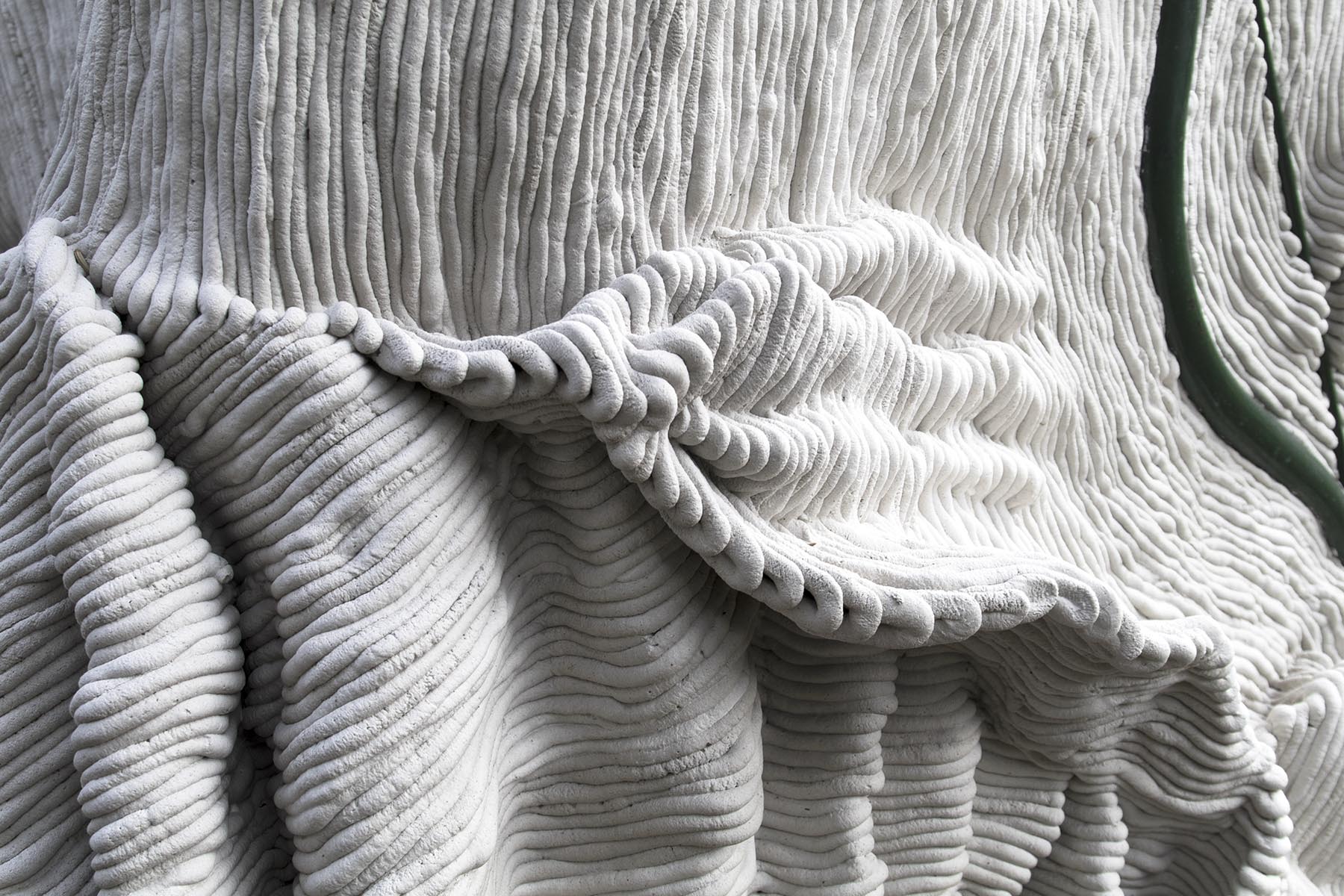 Paysage mental, calèche, plâtre, 390x118x125 cm, 2025, Hugo Bel, artsite, sulpture, installation