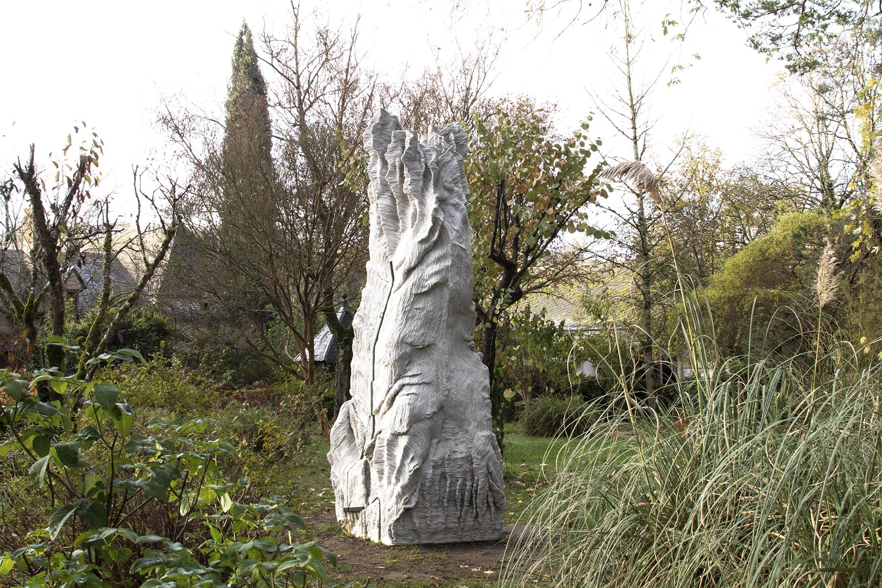 Paysage mental, calèche, plâtre, 390x118x125 cm, 2025, Hugo Bel, artsite, sulpture, installation