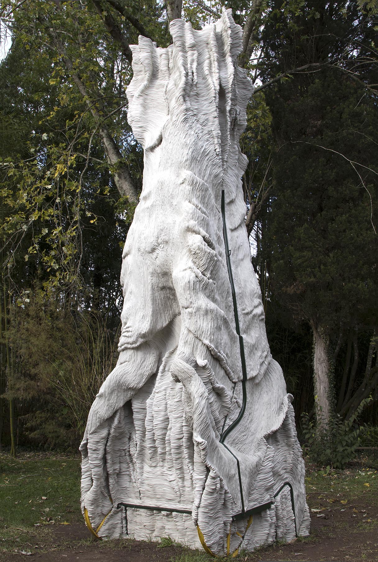 Paysage mental, calèche, plâtre, 390x118x125 cm, 2025, Hugo Bel, artsite, sulpture, installation